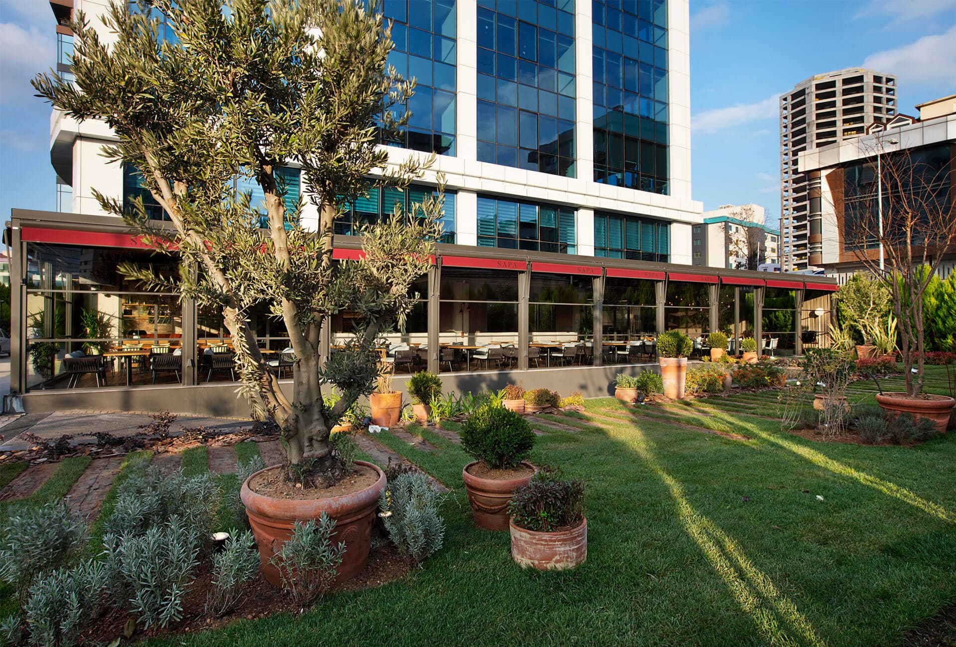 Glass patio enclosure for Chicago outdoor dining at night