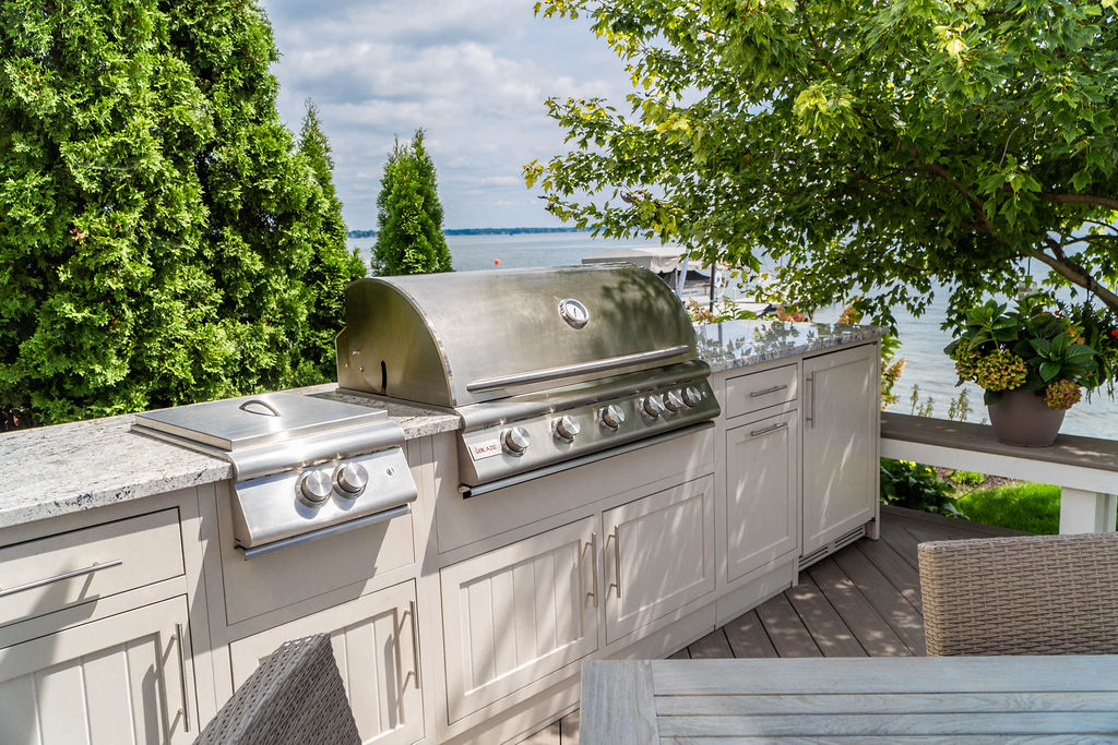 Outdoor living space with integrated appliances